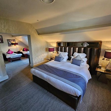 Grosvenor Pulford Hotel & Spa Екстериор снимка