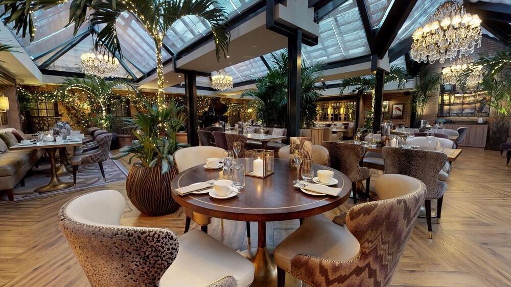 Grosvenor Pulford Hotel & Spa Екстериор снимка