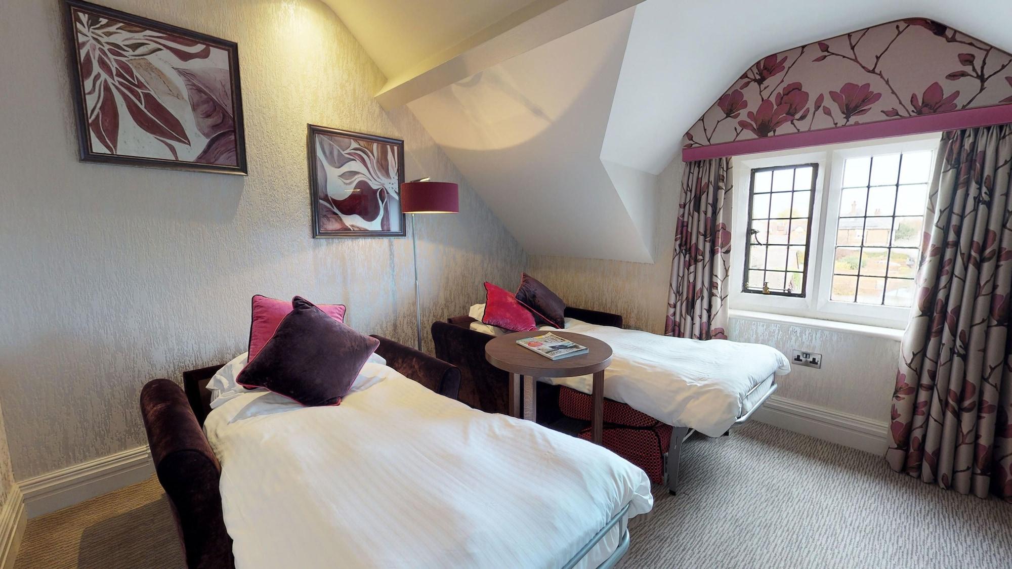 Grosvenor Pulford Hotel & Spa Екстериор снимка