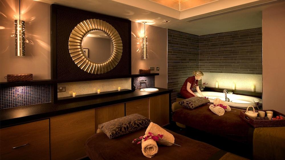 Grosvenor Pulford Hotel & Spa Екстериор снимка