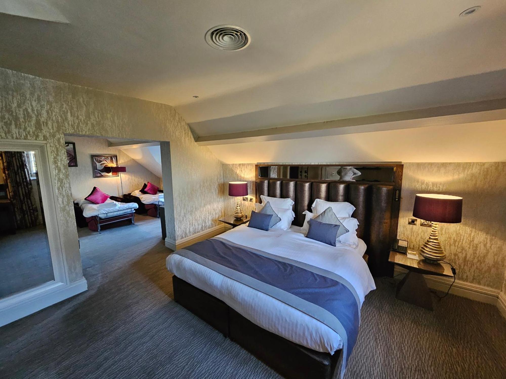 Grosvenor Pulford Hotel & Spa Екстериор снимка