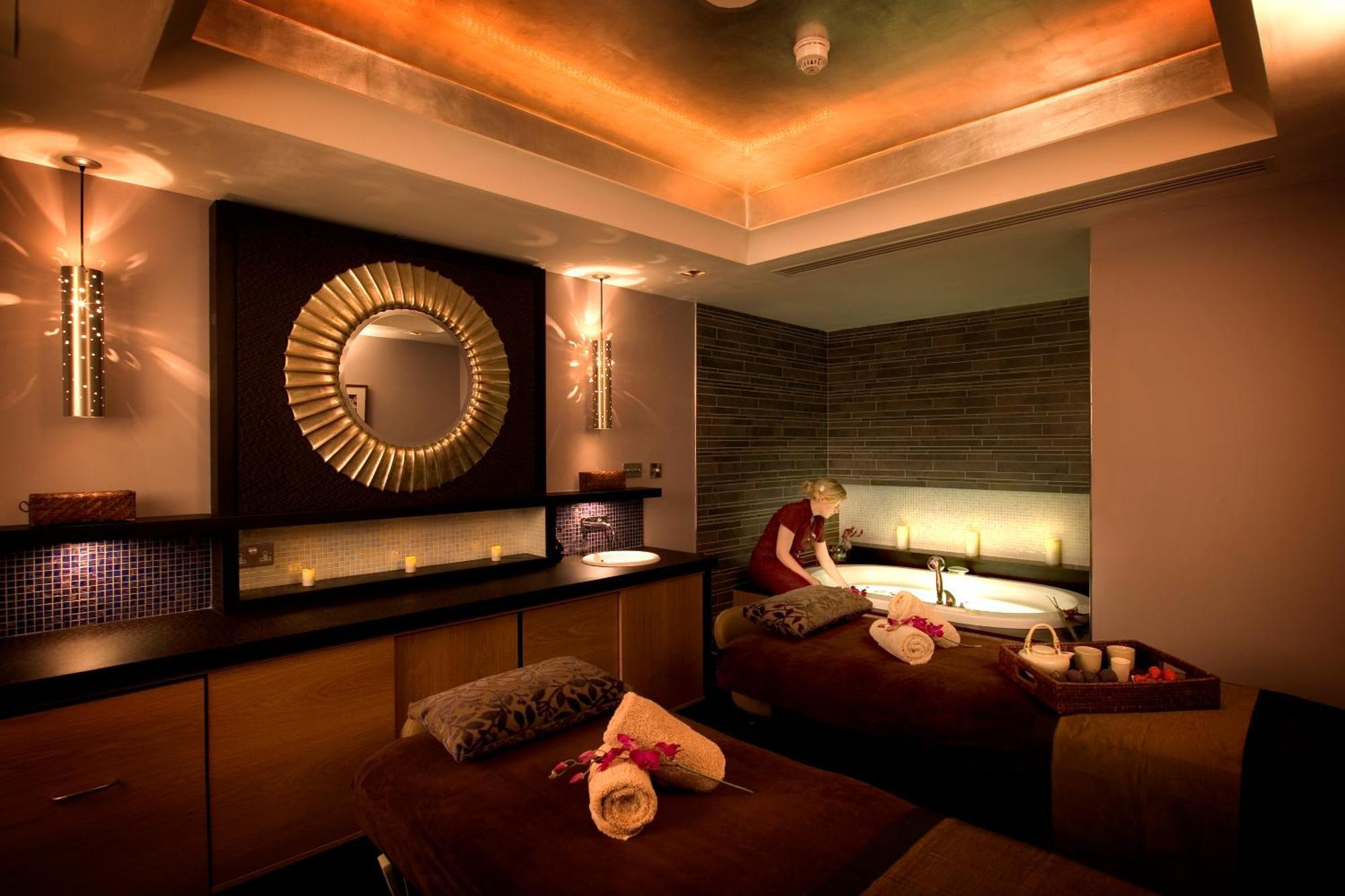 Grosvenor Pulford Hotel & Spa Екстериор снимка