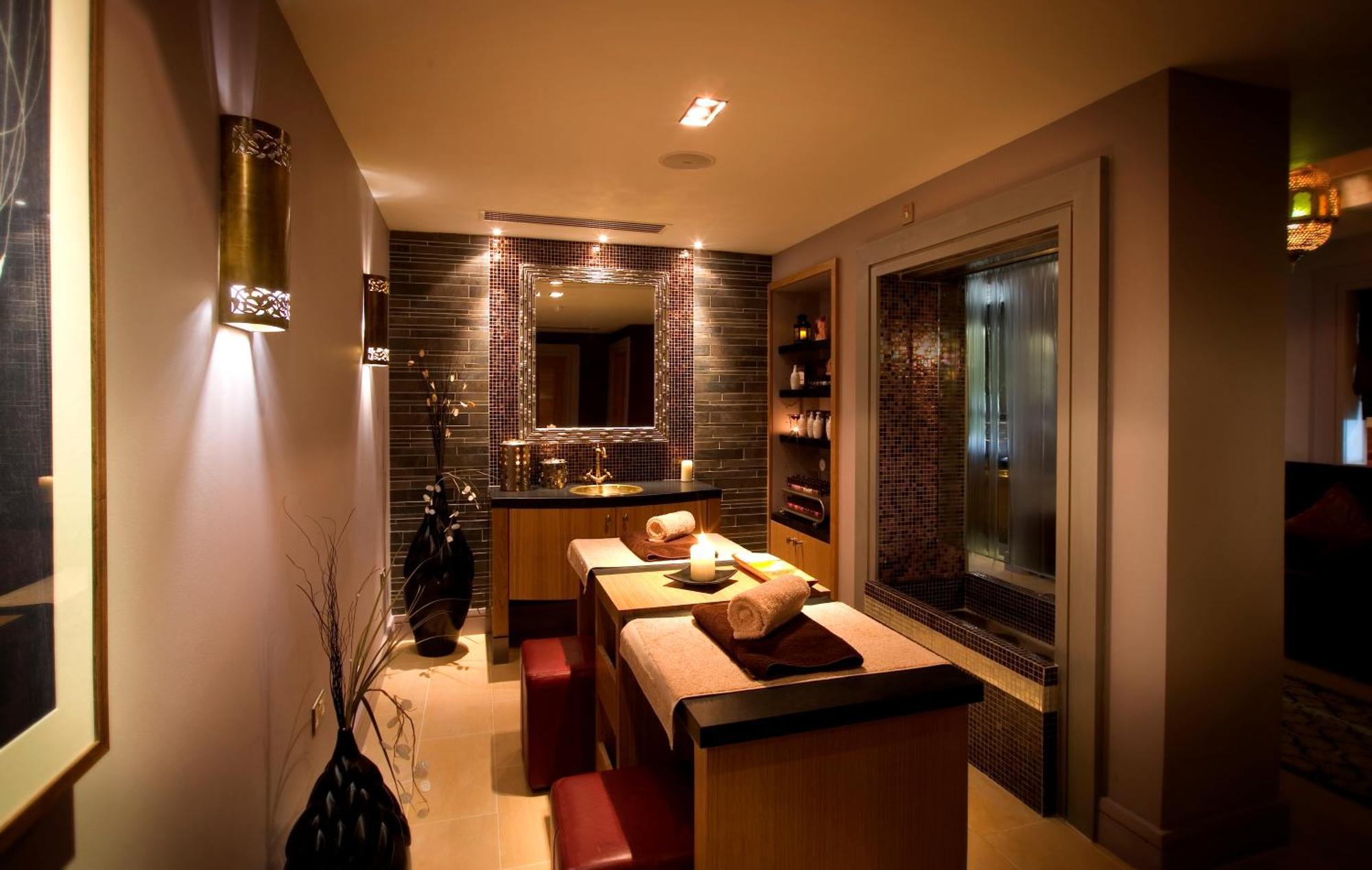 Grosvenor Pulford Hotel & Spa Екстериор снимка