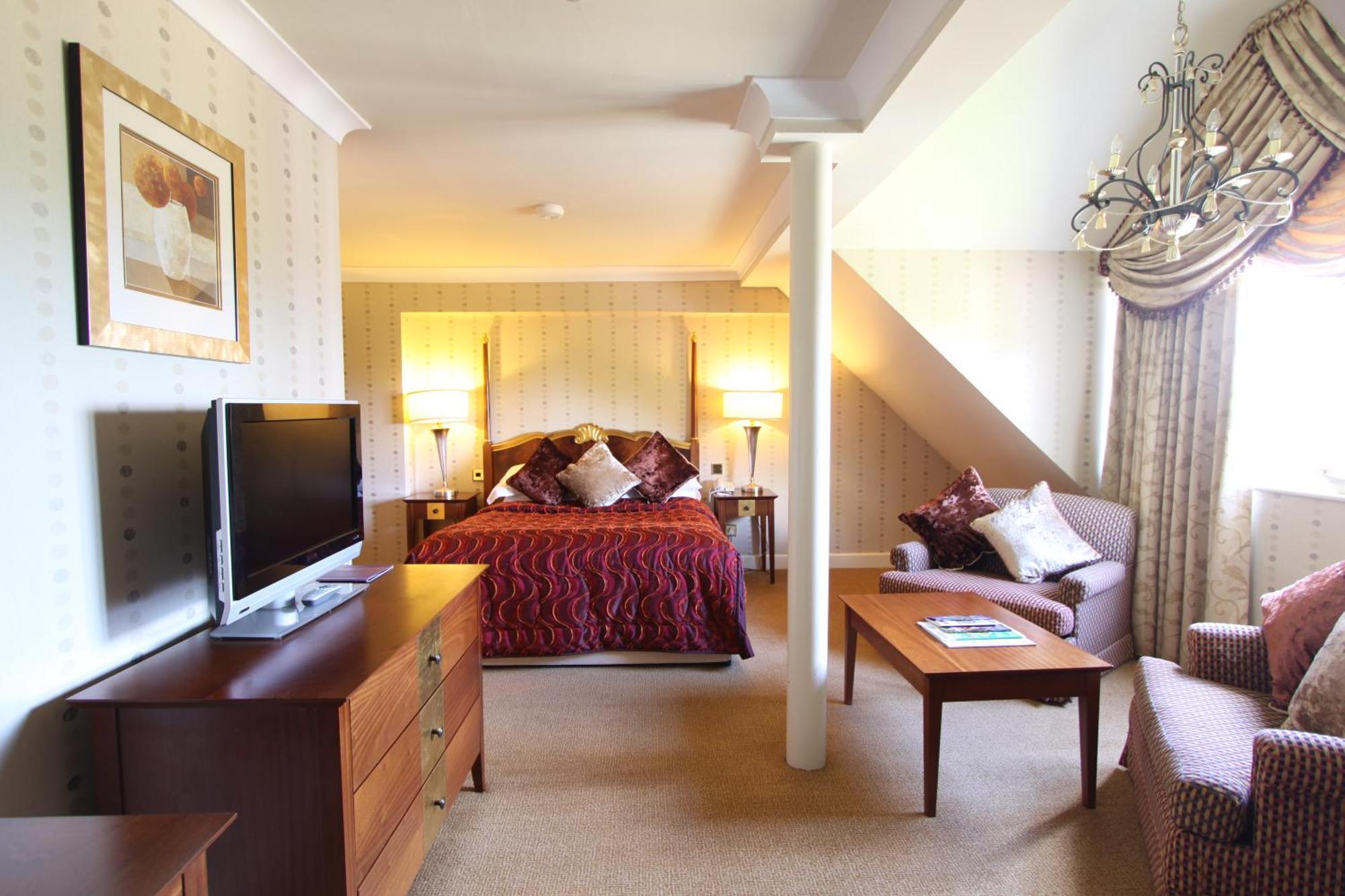 Grosvenor Pulford Hotel & Spa Екстериор снимка