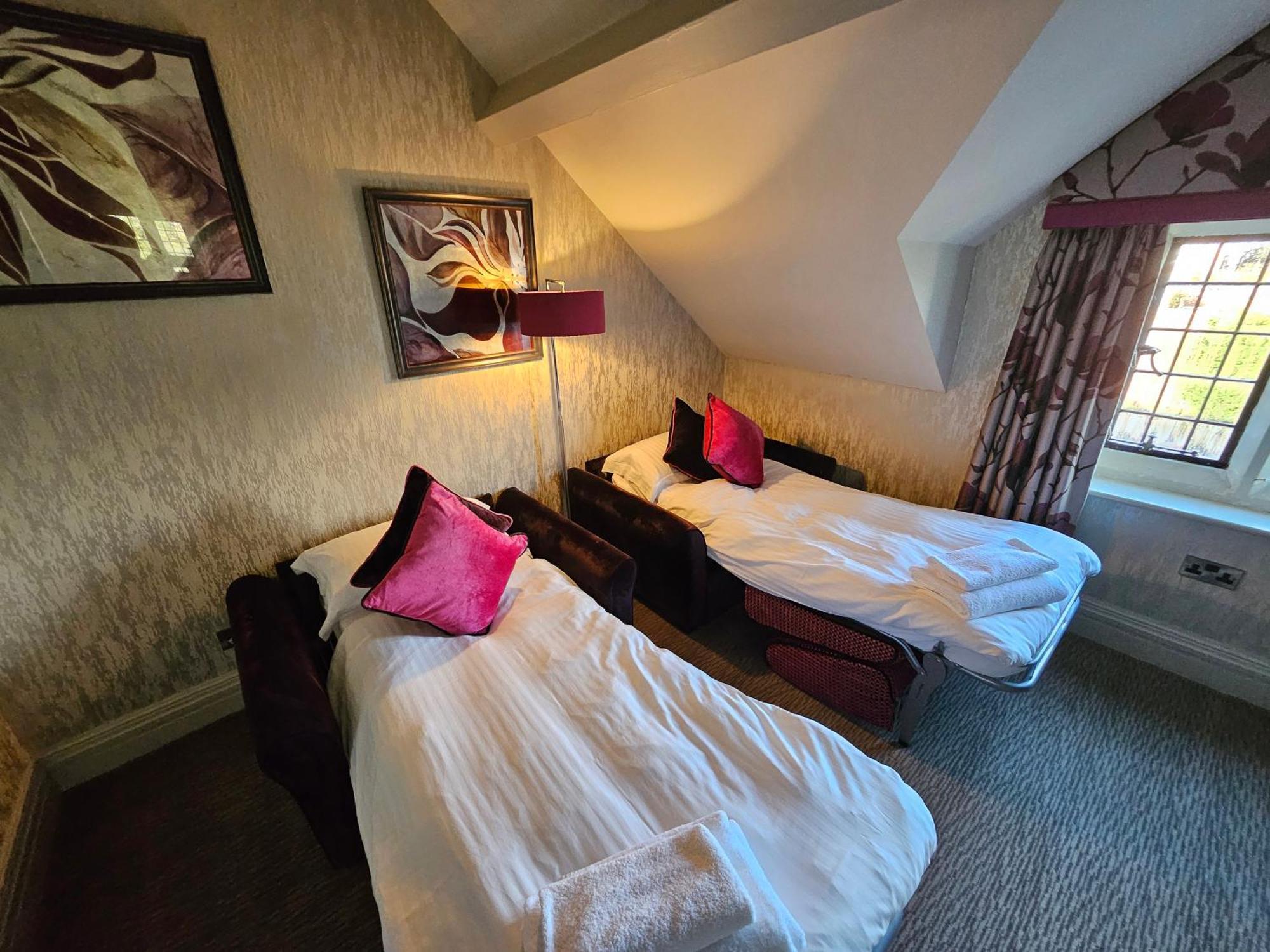 Grosvenor Pulford Hotel & Spa Екстериор снимка